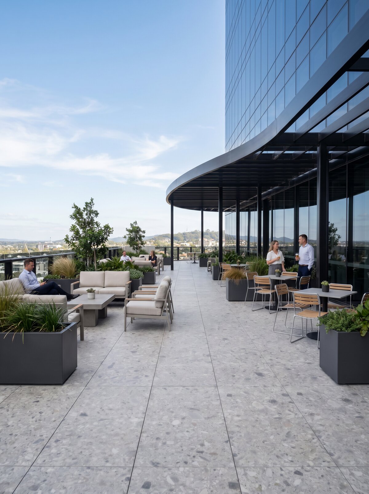 Moderne Stelzlager Terrasse auf dem Dach mit hellen Feinsteinzeugplatten
