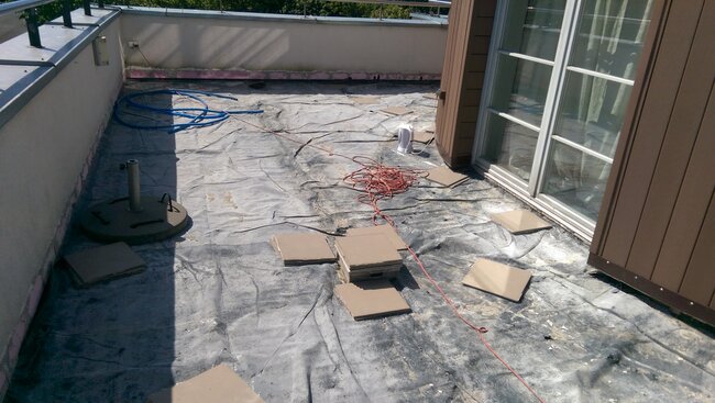 Renovierung einer verklebten Terrasse zu einer Stelzlager Terrasse