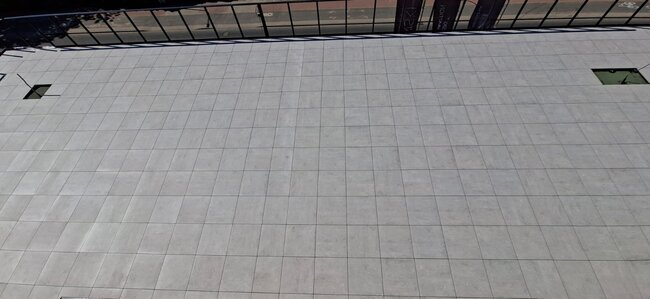 Taras z płytami na dużej powierzchni płyty ceramiczne gresowe 2 cm