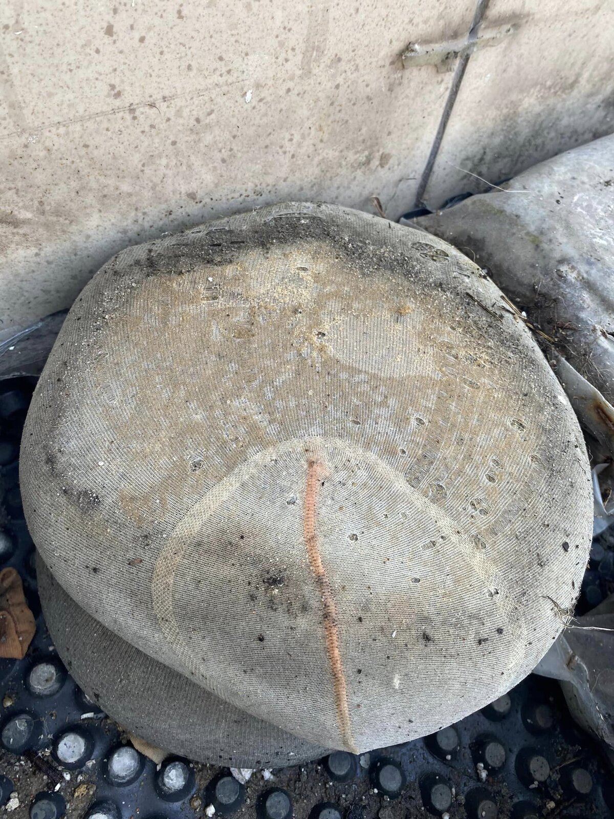 Sack mit Mörtel für Terrassenplatten