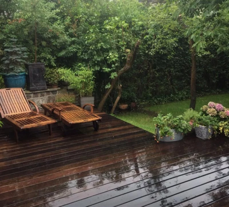 Foto während der Renovierung einer Terrasse, die in traditioneller Klebetechnik ausgeführt wurde