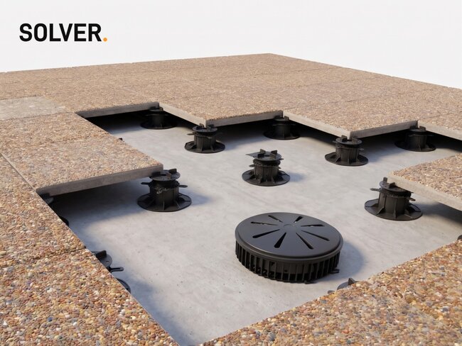 Dachablauf und Entwässerungssystem unter Terrassenplatten auf höhenverstellbaren Stelzlagern.