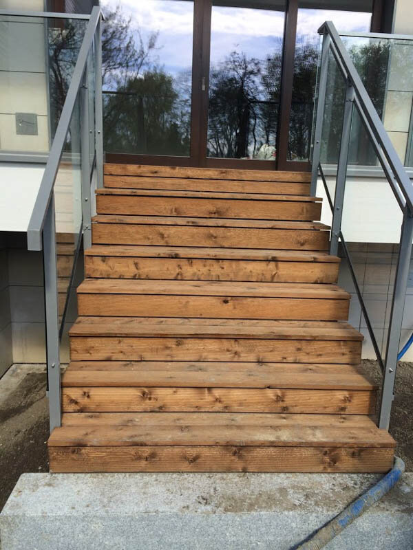 Terrassenstufen mit Holzdiele verkleidet