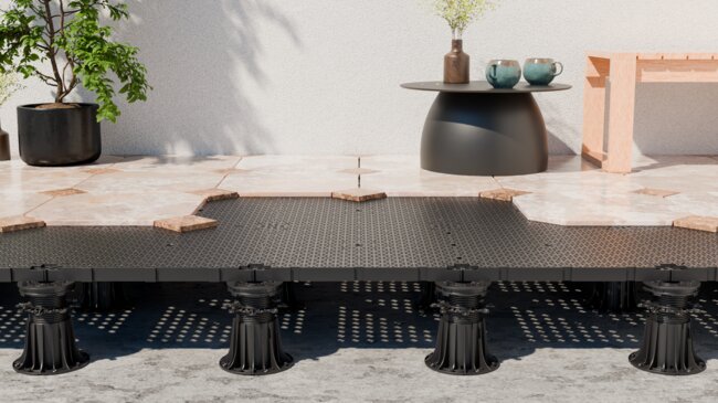 DeckSafe höhenverstellbares Stelzlager-System, installiert unter Drainage-Unterbodenpaneelen und Terrassenplatten.